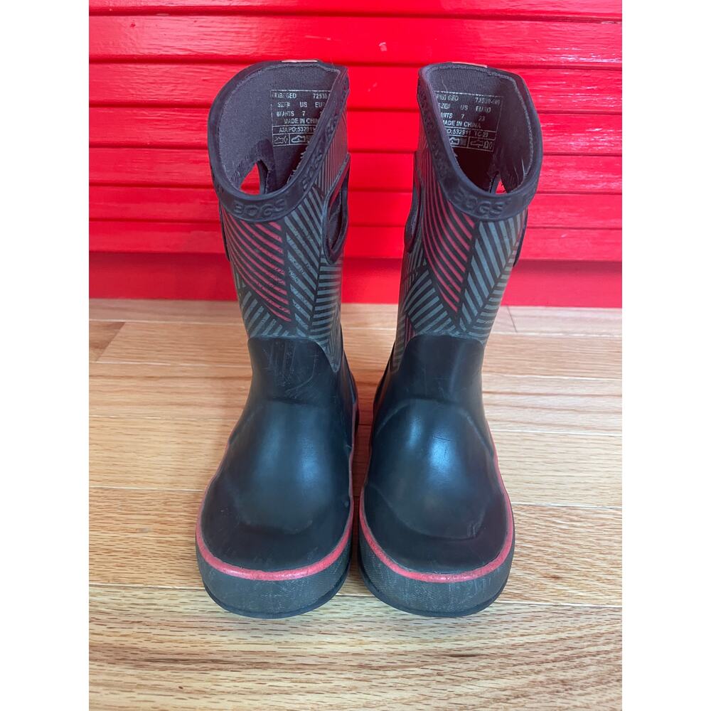 Kids BOGS, Size 7, Black and Red‎ Lots of life left